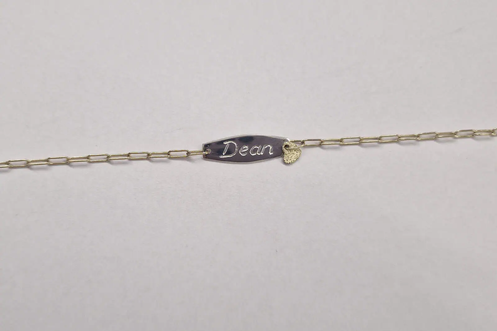 Handgesmede geelgouden met zilveren armband met handgravure