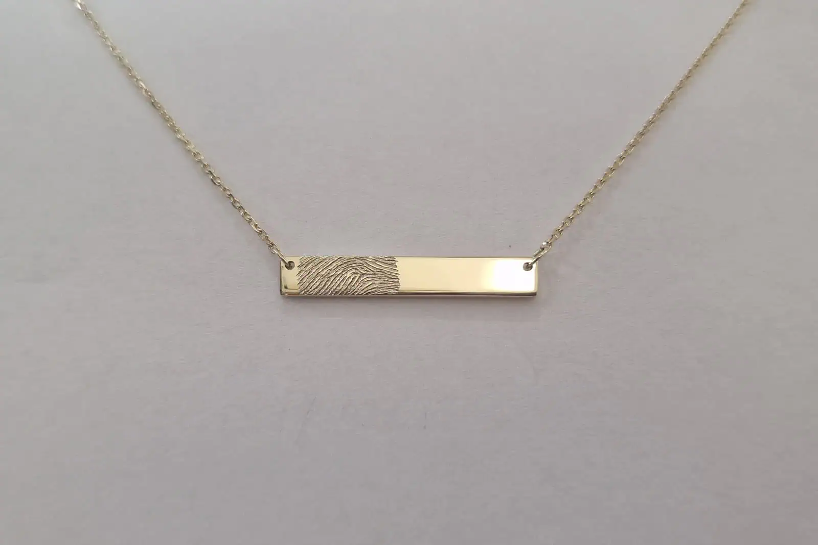 Handgesmede gouden collier met vingerafdruk