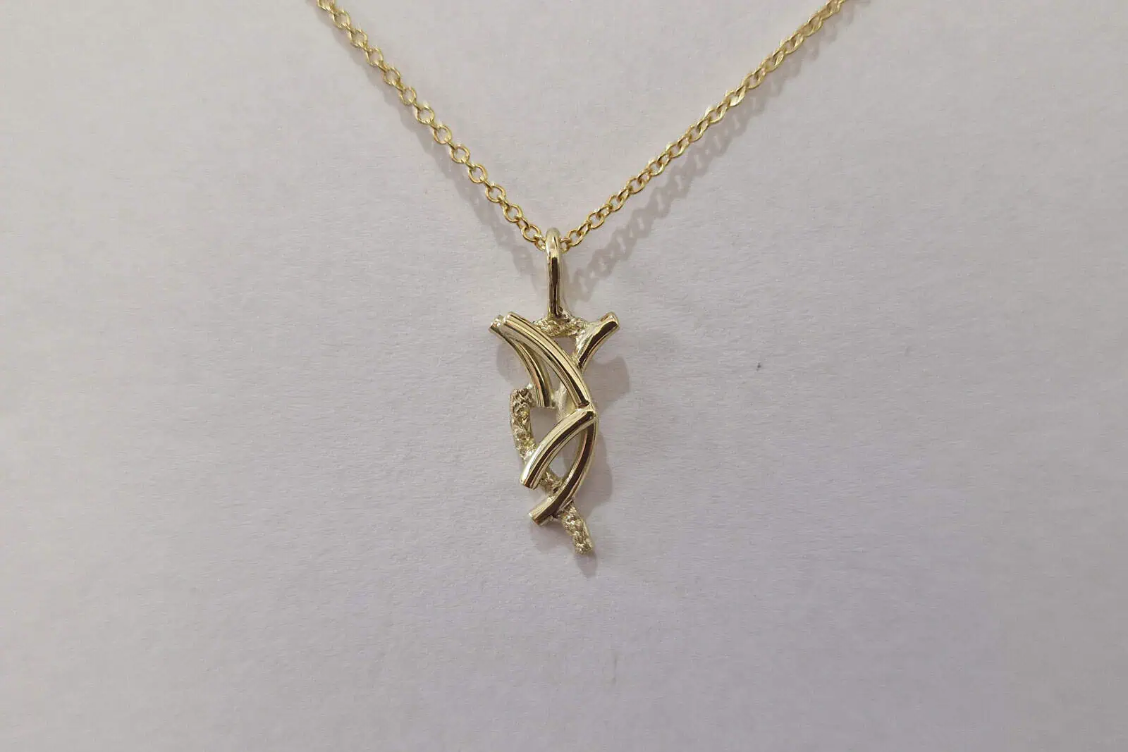 Handgesmede gouden collier