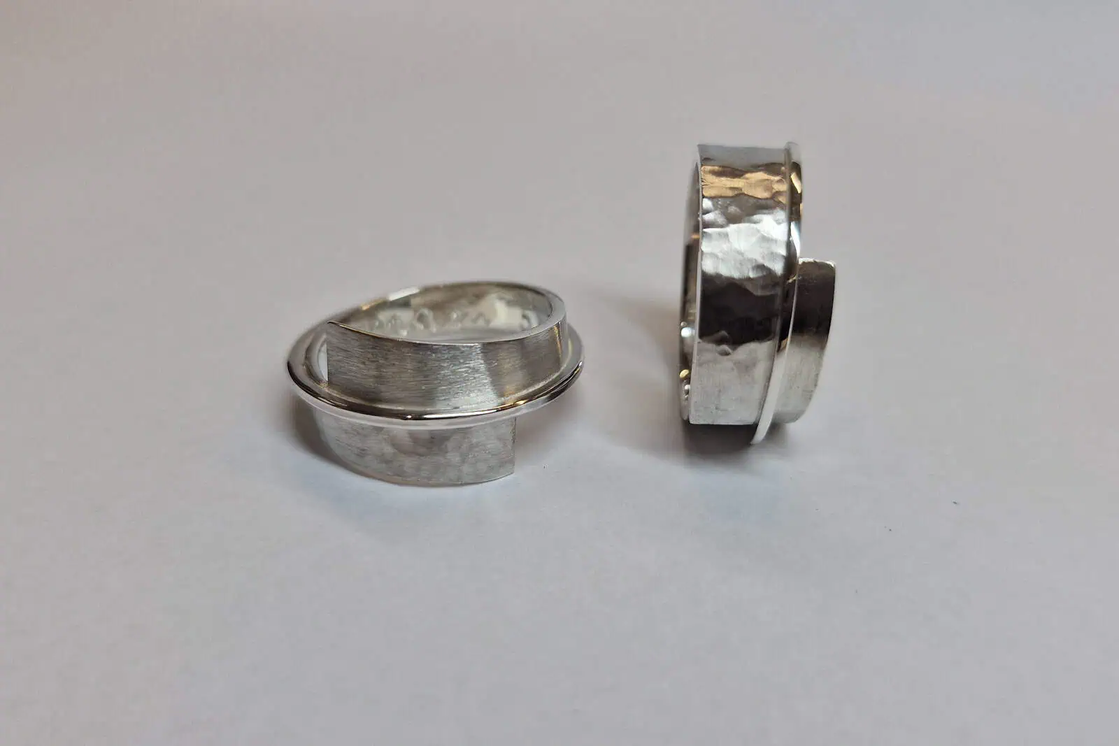 Handgesmede zilveren ringen